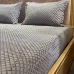 روکش تشک و بالش مخمل طرح لوزی طوسی روشن